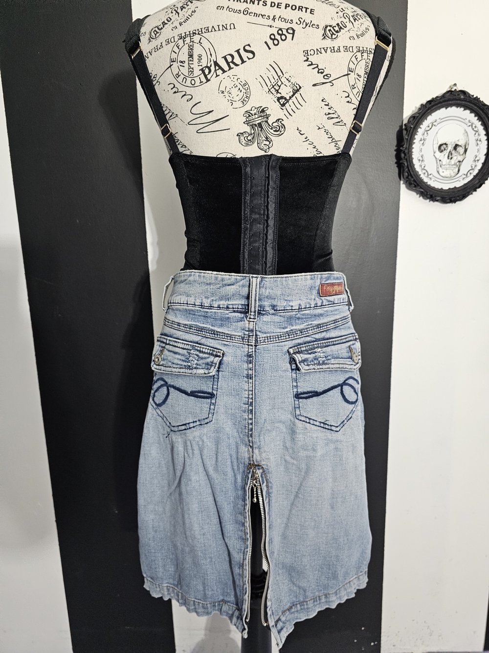 Light Wash Denim Pencil Skirt - Women - Picture 3 of 6